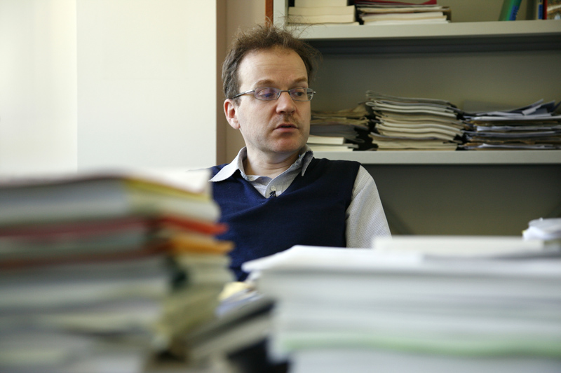 Laurent Lafforgue, médaillé Fields en 2002, dans son bureau à l'IHES