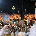 Benedetto XVI: in 500mila a Fatima, in 200mila a San Pietro