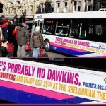 Londra: scritte sugli autobus prendono in giro Richard Dawkins