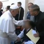 Il video (inedito) del presunto esorcismo di papa Francesco