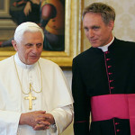 Mons. Georg, segretario di Ratzinger: «Francesco è in linea con Benedetto XVI»
