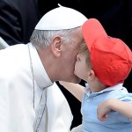 Papa Francesco: «si contraddice chi difende il debole e non protegge l’embrione»
