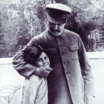 Svetlana Allilueva, l’incredibile conversione cattolica della figlia di Stalin