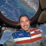 Michael Hopkins, l’astronauta che ha portato il Santissimo Sacramento nello spazio