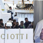 Papa Bergoglio e i migranti: «se non si può integrare, meglio non accogliere»