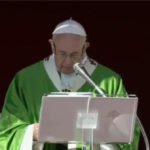 Vescovi cinesi a San Pietro: la commozione del Papa e la cattiveria dei blogger-farisei (video)