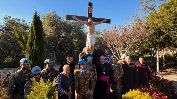 soldati libano crocifisso