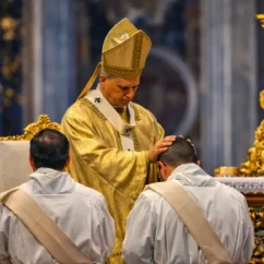 «Il mondo ha bisogno di pastori che non offrano solo parole o programmi» leone xvi pastori