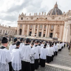 I tradizionalisti si stanno schierando a sostegno di Papa Leone XIV tradizionalisti papa