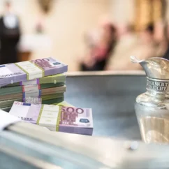 La diocesi respinge il dono di 500€ per ogni bambino battezzato diocesi battesimo