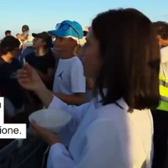 «Una donna distribuiva la Comunione!»: l'ultimo atto dello scandalismo donna comunione