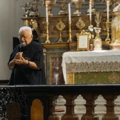 Addio a Enzo Bianchi, da poco si era avvicinato alla liturgia tradizionale enzo bianchI liturgia